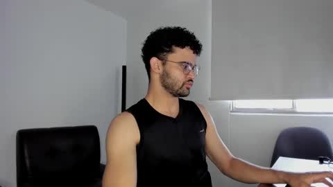 Im Chirs IM MODEL INDEPENDT online show from October 15, 12:46 pm