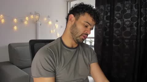 Im Chirs IM MODEL INDEPENDT online show from January 24, 7:28 pm