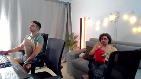 Im Chirs IM MODEL INDEPENDT online show from March 12, 4:19 am