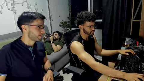 Im Chirs IM MODEL INDEPENDT online show from February 12, 3:18 am