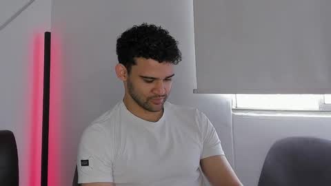 Im Chirs IM MODEL INDEPENDT online show from October 6, 3:06 pm