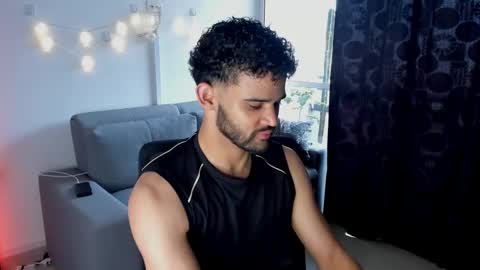 Im Chirs IM MODEL INDEPENDT online show from February 11, 1:09 pm