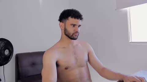 Im Chirs IM MODEL INDEPENDT online show from September 15, 3:13 pm