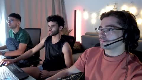 Im Chirs IM MODEL INDEPENDT online show from March 11, 3:05 am