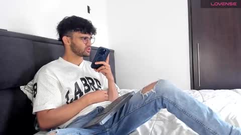 Im Chirs IM MODEL INDEPENDT online show from December 31, 6:57 pm