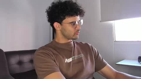 Im Chirs IM MODEL INDEPENDT online show from November 5, 8:11 pm