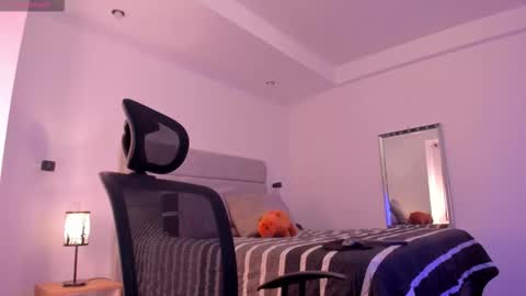 chrismorgan24 online show from November 8, 12:25 am