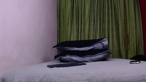 chriss_james online show from December 18, 2:40 am