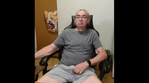 Snapshot of chubbyguy00054 chatting on March 1, 3:32 am chubbyguy00054 online show from March 1, 3:32 am