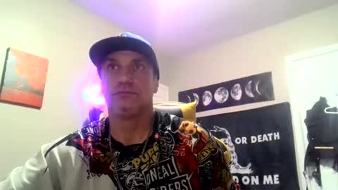 Snapshot of clintwood12 chatting on December 17, 1:18 am chad online show from December 17, 1:18 am