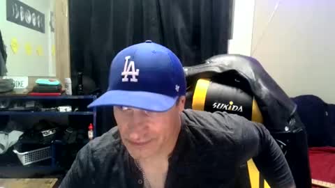 Snapshot of clintwood12 chatting on December 5, 6:10 am chad online show from December 5, 6:10 am