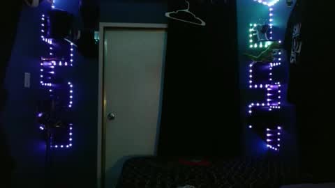 colevan2390 online show from December 15, 1:57 am