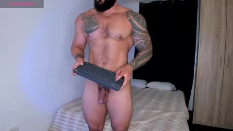 college_muscle_ass online show from December 14, 10:50 pm