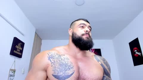 college_muscle_ass online show from July 26, 5:15 am