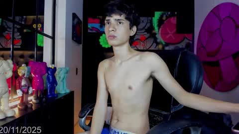 connor_stone_ online show from November 20, 8:18 pm