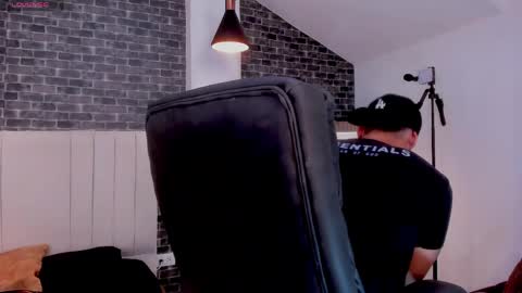 Connor Smith online show from April 5, 11:01 pm