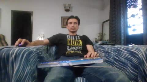 Cool2Buddies online show from May 31, 2:01 am