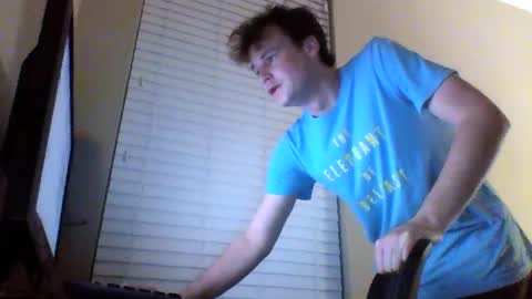 cooldude122222 online show from February 25, 12:47 am