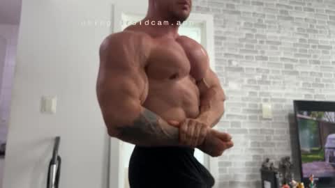 couplemuscle40 online show from March 20, 1:48 pm