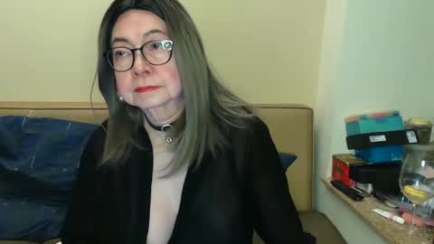 Kelly   online show from June 1, 7:03 pm