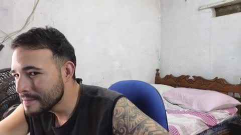 Snapshot of cris_simons chatting on January 17, 3:45 am cris_simons online show from January 17, 3:45 am