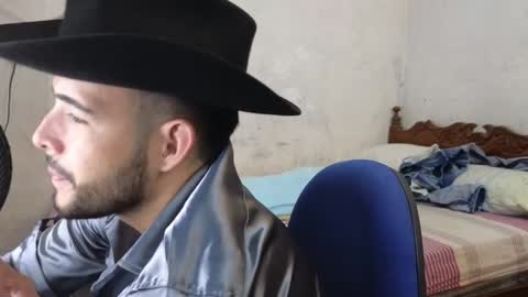 Snapshot of cris_simons chatting on December 20, 1:58 am cris_simons online show from December 20, 1:58 am