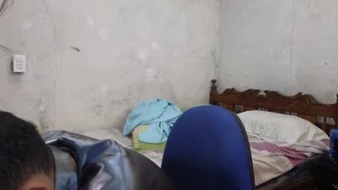 Snapshot of cris_simons chatting on December 15, 3:24 am cris_simons online show from December 15, 3:24 am