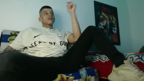 criistofer online show from December 4, 12:41 am