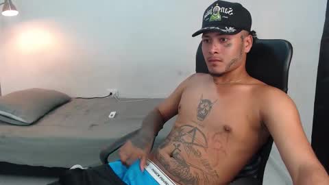 crow_black00 online show from September 23, 6:24 am