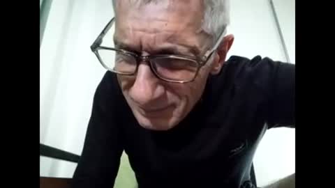 Snapshot of cucaio18 chatting on December 16, 11:33 am BIG UNCUT HARD COCK online show from December 16, 11:33 am