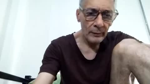 Snapshot of cucaio18 chatting on December 15, 11:45 am BIG UNCUT HARD COCK online show from December 15, 11:45 am