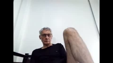 Snapshot of cucaio18 chatting on January 15, 3:18 pm BIG UNCUT HARD COCK online show from January 15, 3:18 pm