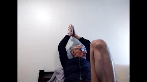 Snapshot of cucaio18 chatting on December 22, 3:11 pm BIG UNCUT HARD COCK online show from December 22, 3:11 pm