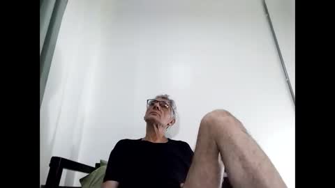 Snapshot of cucaio18 chatting on March 6, 2:51 am BIG UNCUT HARD COCK online show from March 6, 2:51 am