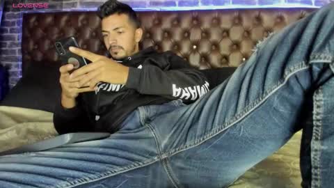 --Yeison-- online show from January 12, 4:33 pm