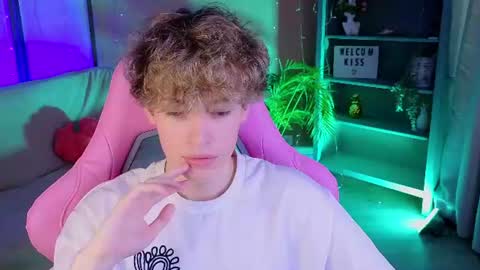 curly_twinkboy online show from July 23, 5:48 am