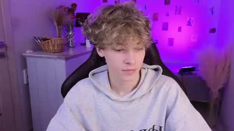curly_twinkboy online show from July 29, 5:17 am