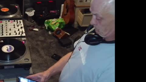 curvelover1977 online show from August 8, 1:01 am