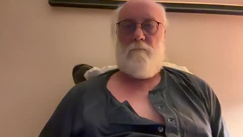 Snapshot of daddy341177 chatting on December 4, 4:32 am daddy341177 online show from December 4, 4:32 am