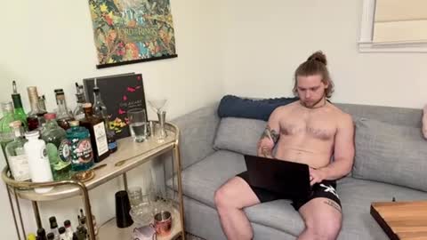 Snapshot of daddydaydrinkz chatting on December 11, 7:10 am DaddydayDrinkz online show from December 11, 7:10 am