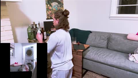 Snapshot of daddydaydrinkz chatting on January 28, 5:43 am DaddydayDrinkz online show from January 28, 5:43 am