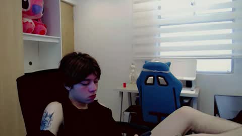 dae_lune online show from February 12, 9:32 pm