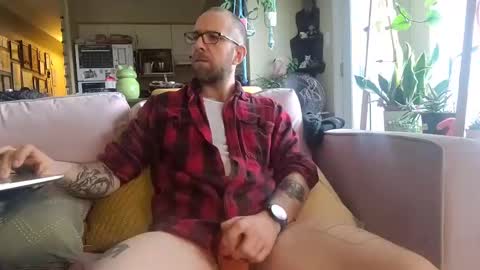 Snapshot of damien_mace chatting on February 23, 12:32 pm damien_mace online show from February 23, 12:32 pm