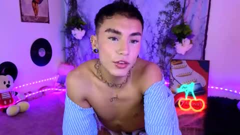 damon_clark_ online show from February 19, 7:48 pm