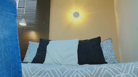 Damon  Salvatore online show from April 11, 7:50 pm