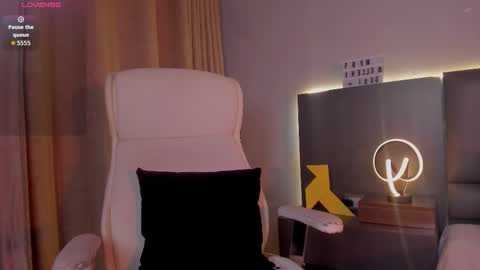 D A M O N online show from December 2, 10:29 am