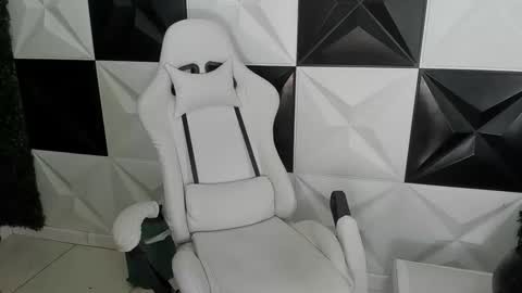 dani_cumboy online show from December 1, 3:15 pm