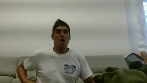 Snapshot of daniel_surfer chatting on December 11, 10:26 am Daniel  online show from December 11, 10:26 am