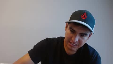 Snapshot of daniel_surfer chatting on December 27, 1:28 pm Daniel  online show from December 27, 1:28 pm