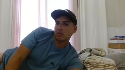 Snapshot of daniel_surfer chatting on October 12, 9:14 am Daniel  online show from October 12, 9:14 am